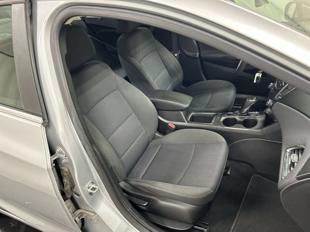Used 2017 Chevrolet Cruze LT FWD image 22