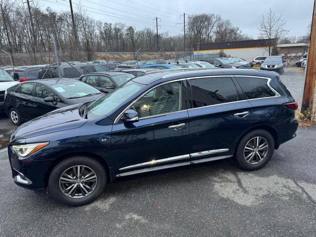 Used 2017 INFINITI QX60 Base AWD 4dr SUV w/ Premium Plus Package image 4