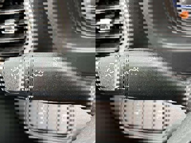 Used 2023 Hyundai Venue SEL image 36