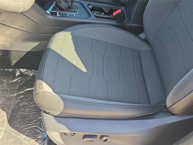 New 2026 Volkswagen Taos SE FWD image 15