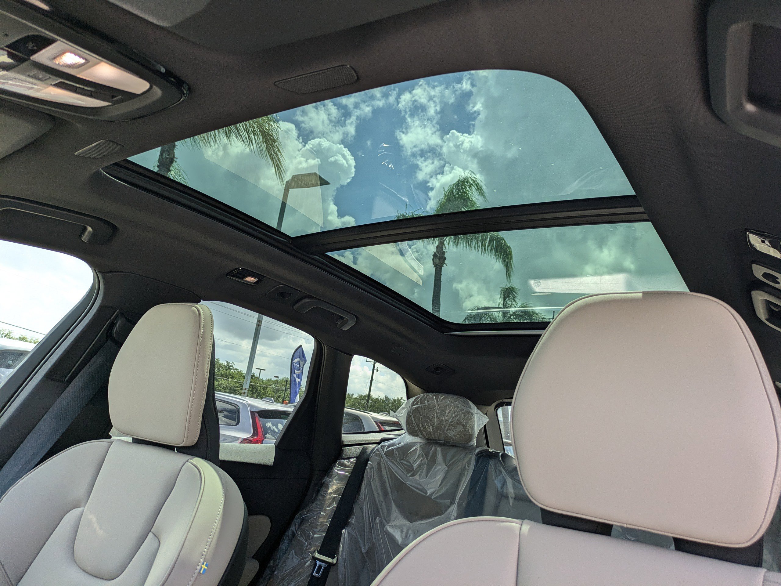 New 2026 Volvo XC60 T8 Core image 22