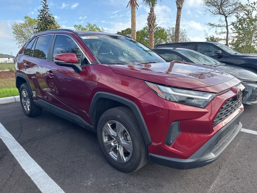 Used 2022 Toyota RAV4 XLE w/ Convenience Package FWD image 3