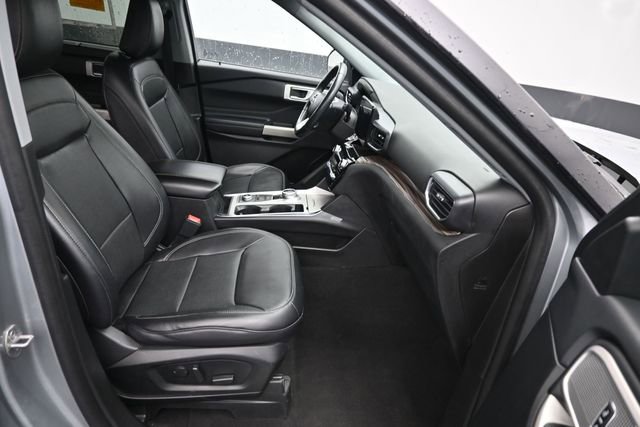 Used 2023 Ford Explorer Limited w/ Equipment Group 301A AWD/4WD image 11