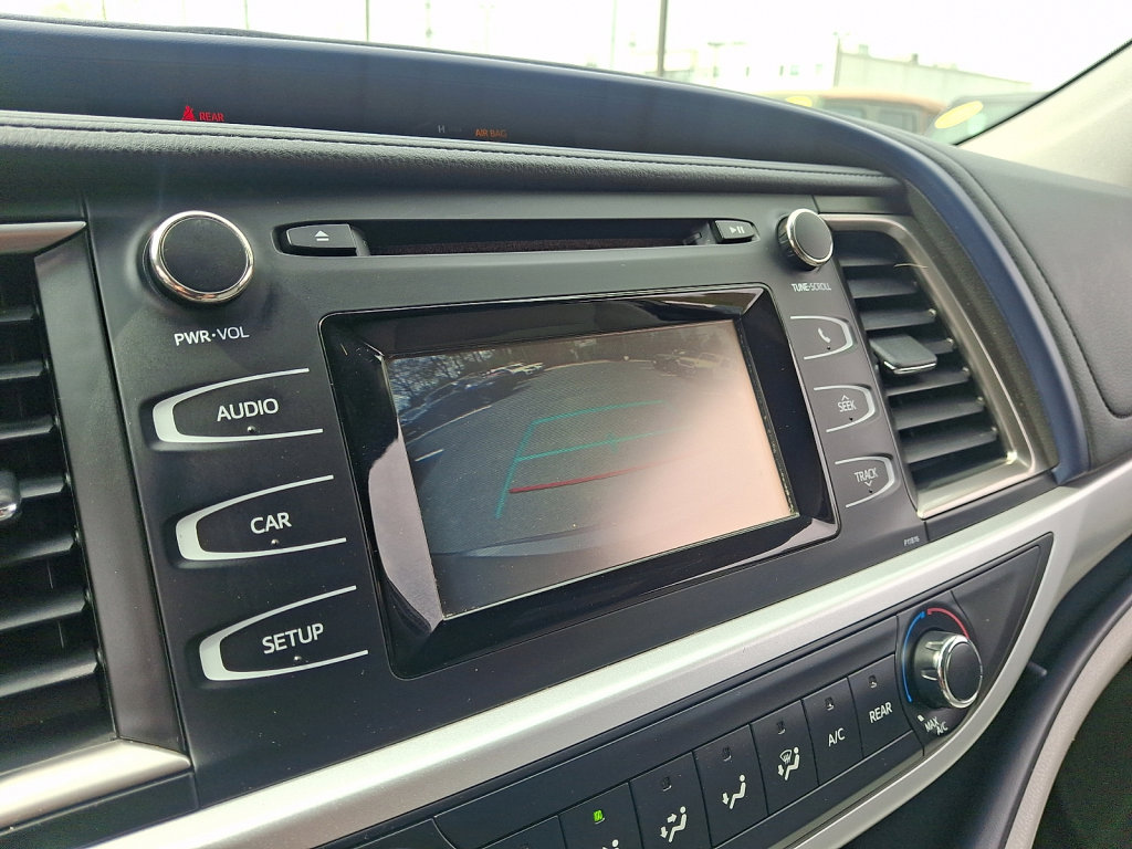 Used 2019 Toyota Highlander LE image 27