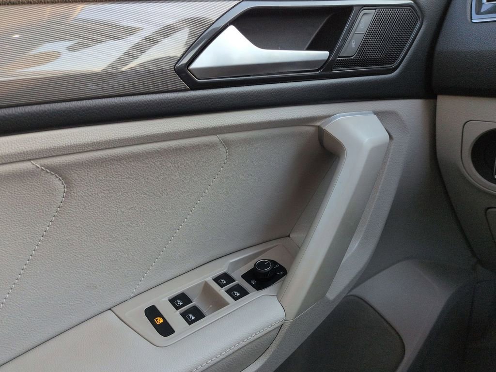 Used 2024 Volkswagen Tiguan SE image 30