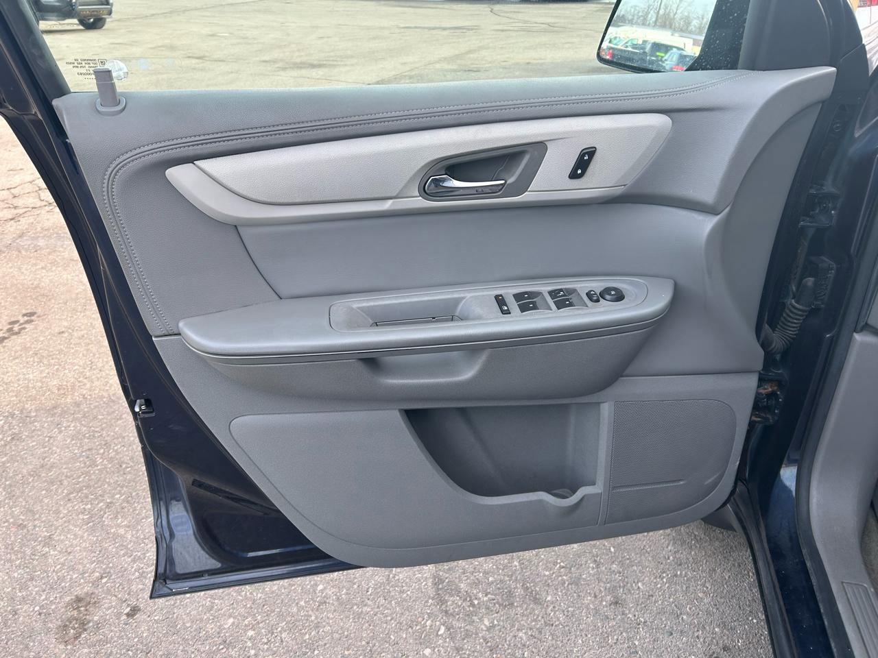 Used 2017 Chevrolet Traverse LS AWD/4WD image 14