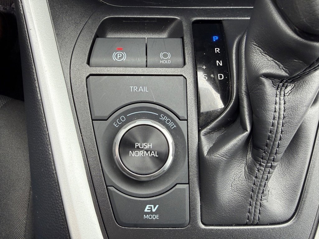 Certified 2025 Toyota RAV4 XLE image 25