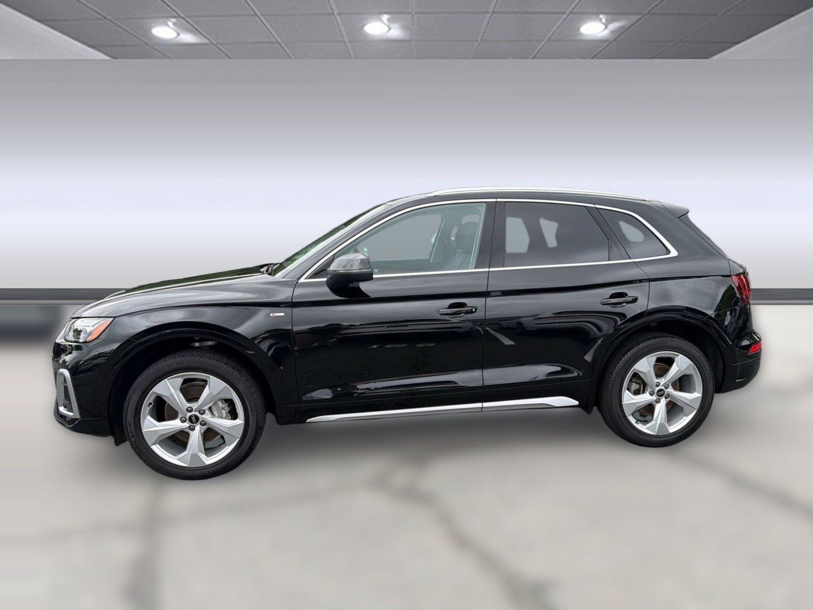 Used 2023 Audi Q5 2.0T Premium Plus w/ Premium Plus Package AWD/4WD image 2