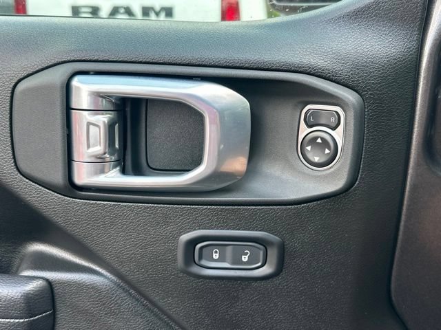 Used 2024 Jeep Gladiator Rubicon w/ Steel Bumper Group AWD/4WD image 12
