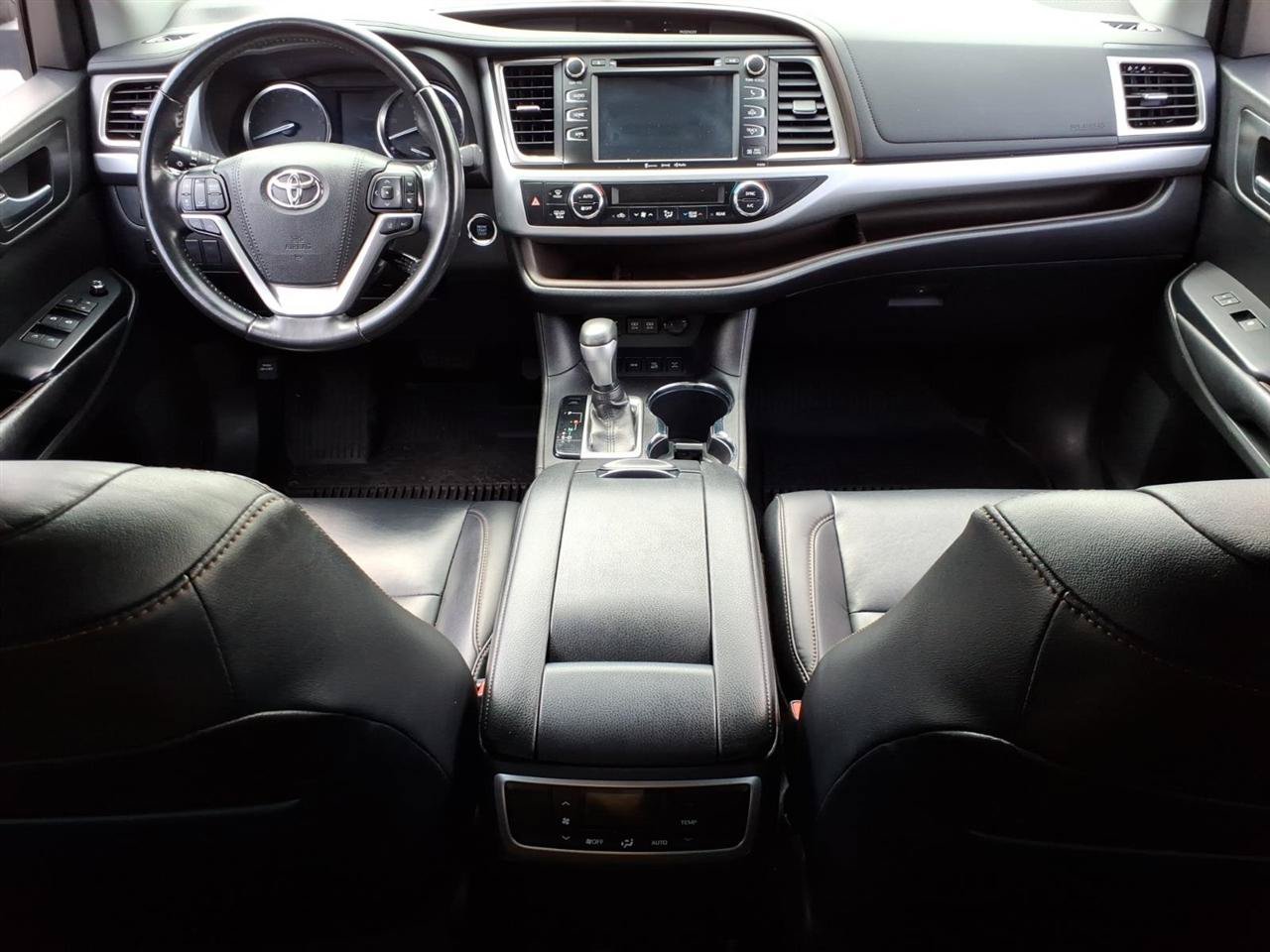 Used 2019 Toyota Highlander XLE AWD/4WD image 10