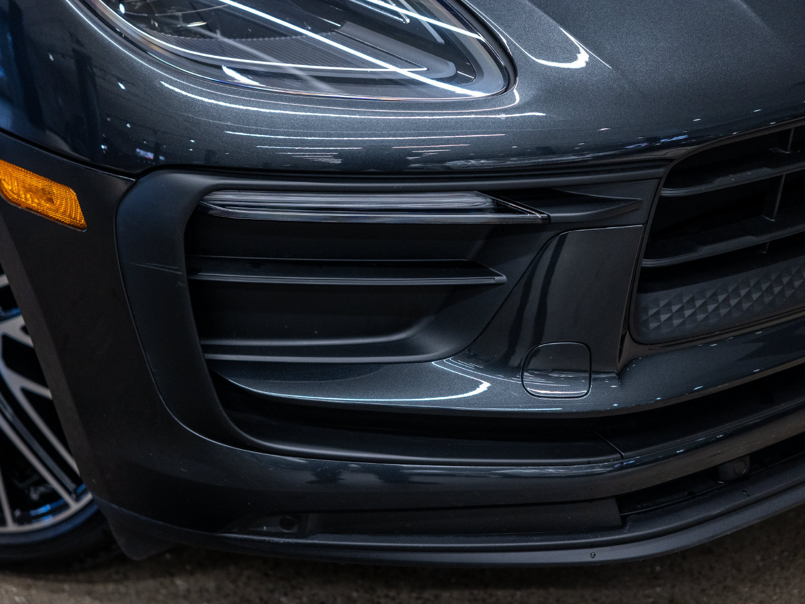 Certified 2026 Porsche Macan AWD/4WD image 16