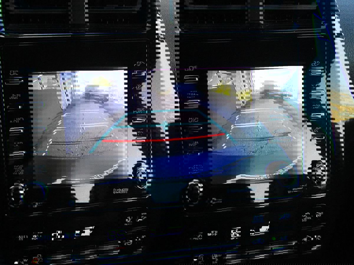 Used 2022 Toyota Prius LE image 18