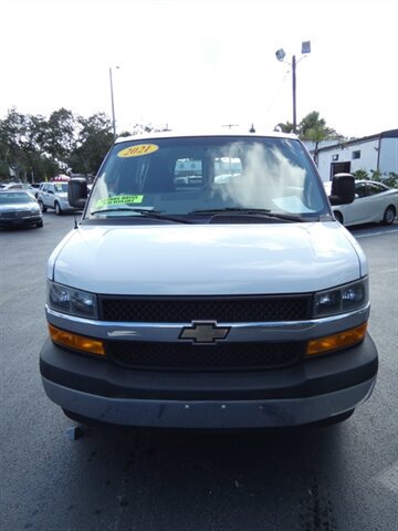 Used 2021 Chevrolet Express 2500 w/ Driver Convenience Package RWD image 5