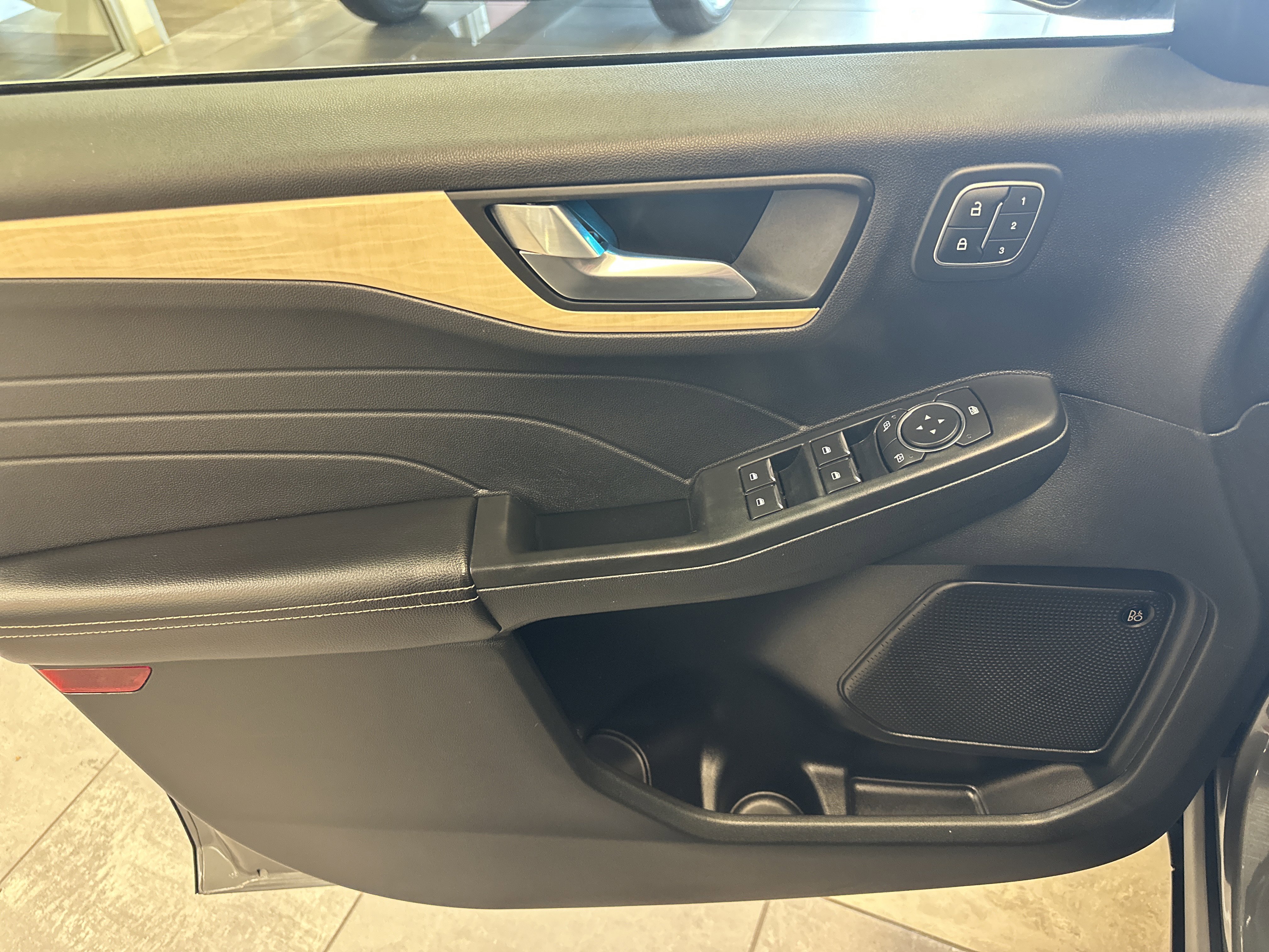 Used 2022 Ford Escape Titanium w/ Titanium Elite Package image 21