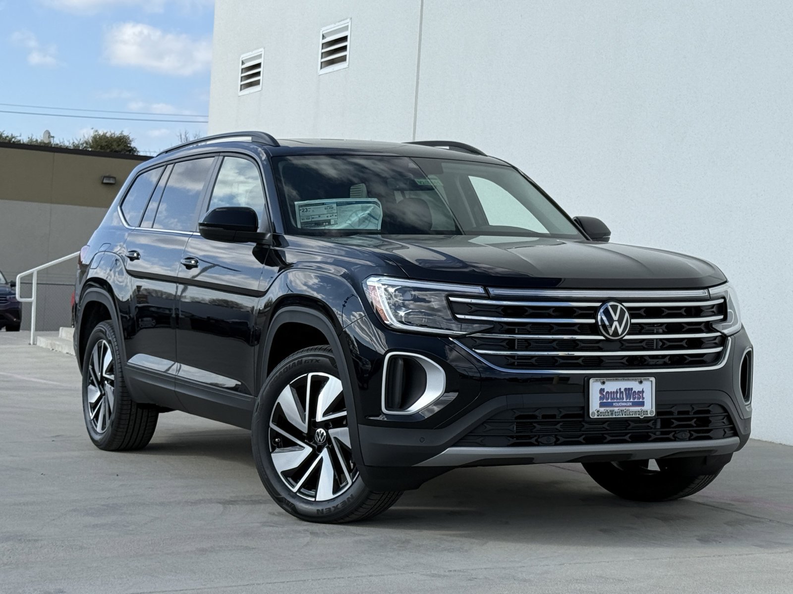 New 2026 Volkswagen Atlas SE FWD image 2