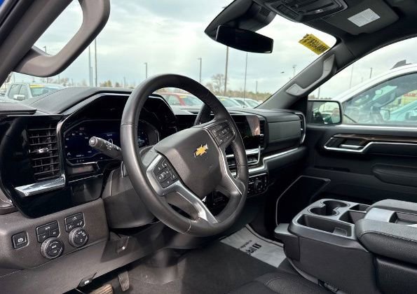 Used 2025 Chevrolet Silverado 1500 LT image 9