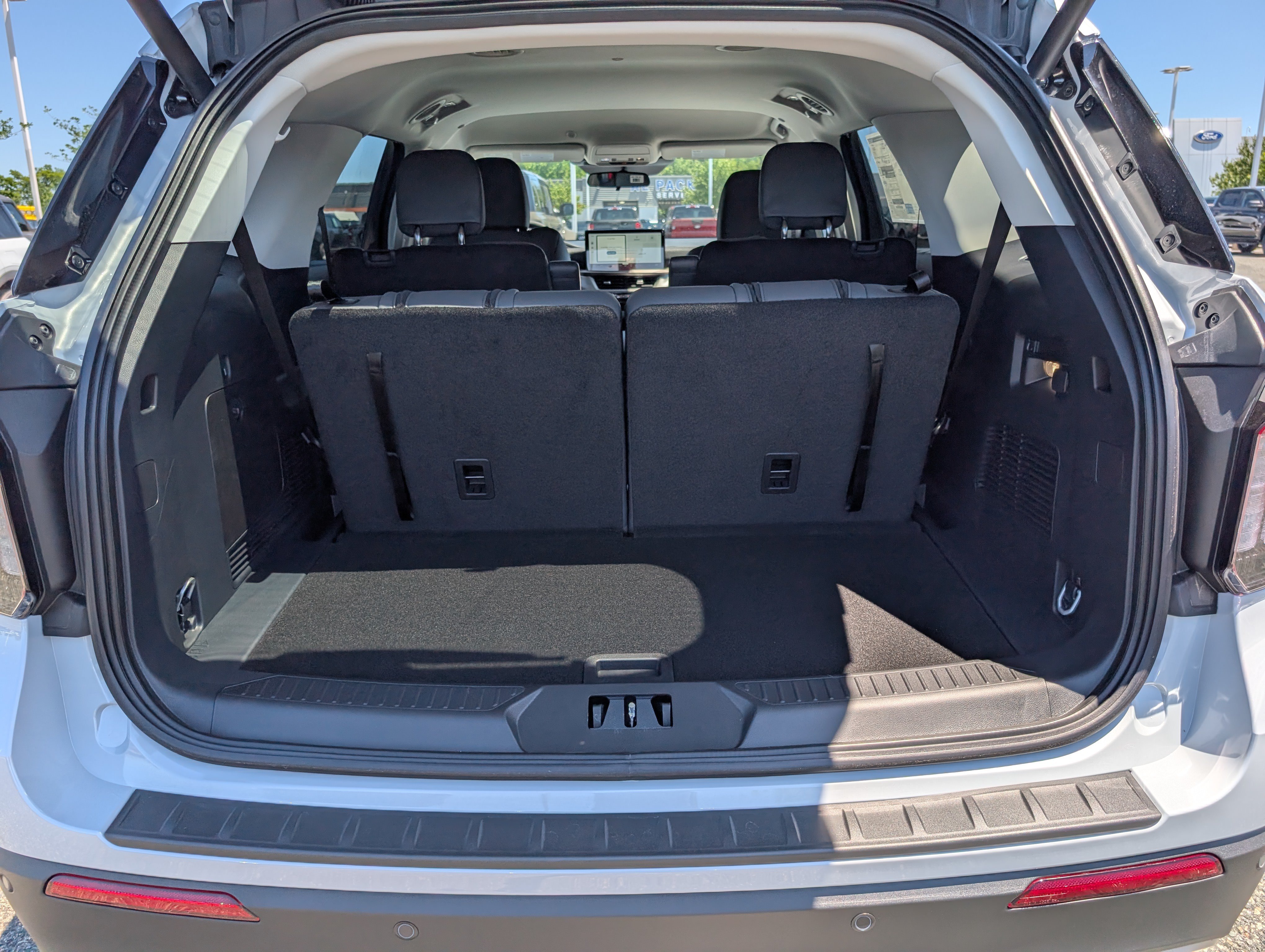 New 2026 Ford Explorer Active w/ Active Comfort Package AWD/4WD image 9