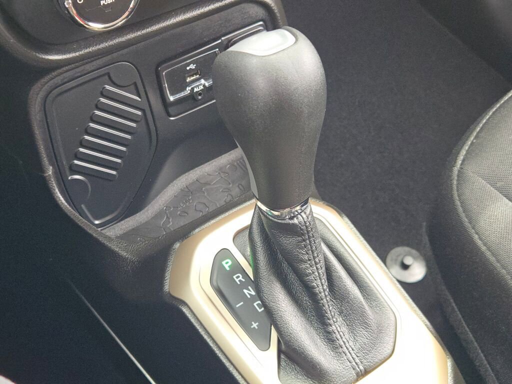 Used 2017 Jeep Renegade Latitude w/ Cold Weather Group image 26