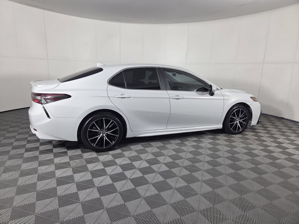 Used 2024 Toyota Camry SE FWD image 5