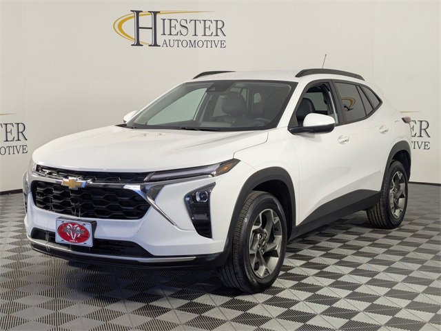 Used 2025 Chevrolet Trax LT w/ LT Convenience Package image 4
