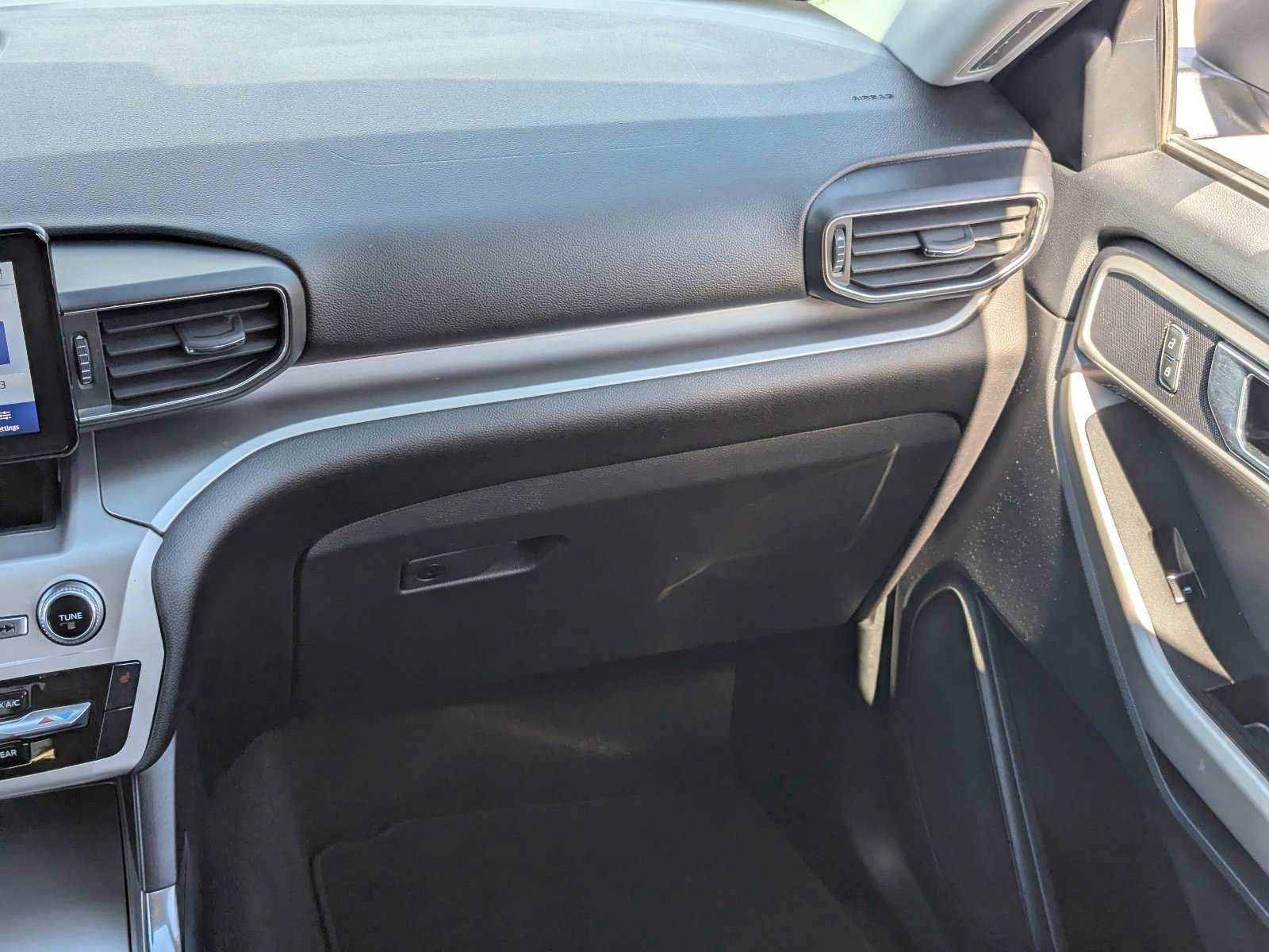 Used 2021 Ford Explorer XLT w/ Equipment Group 202A image 18