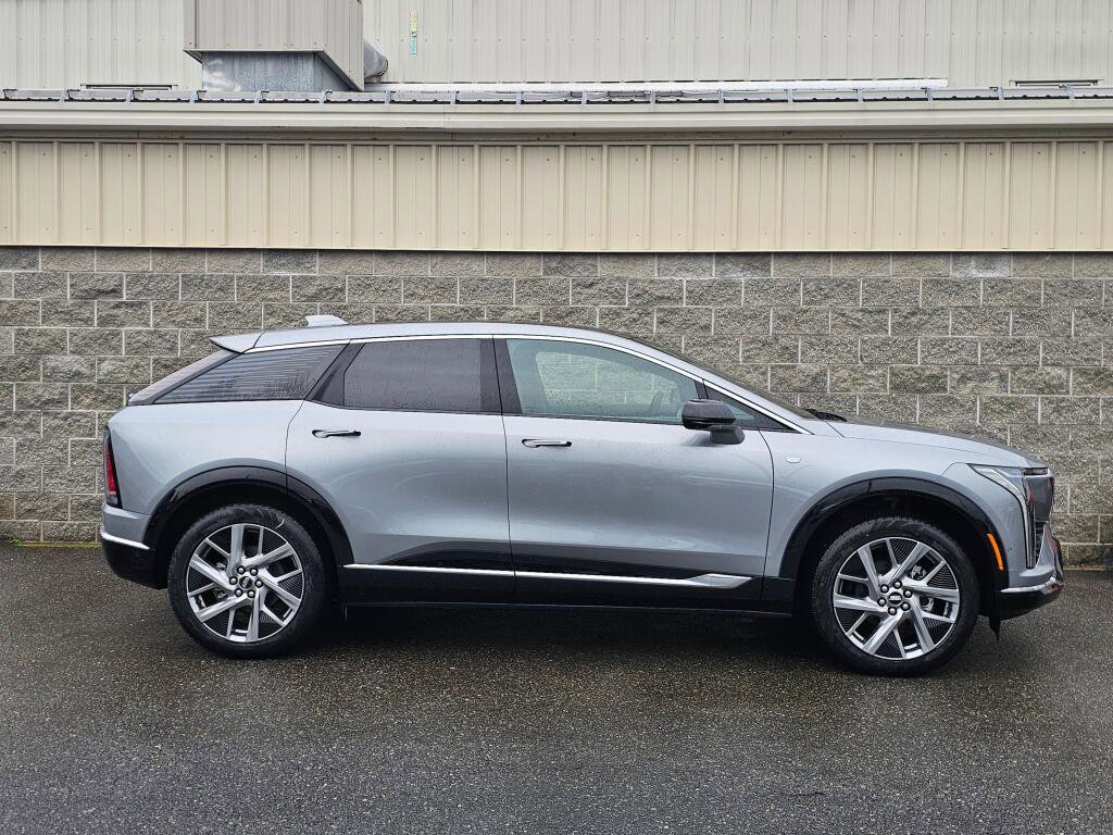 New 2026 Cadillac Optiq Luxury 1 image 11