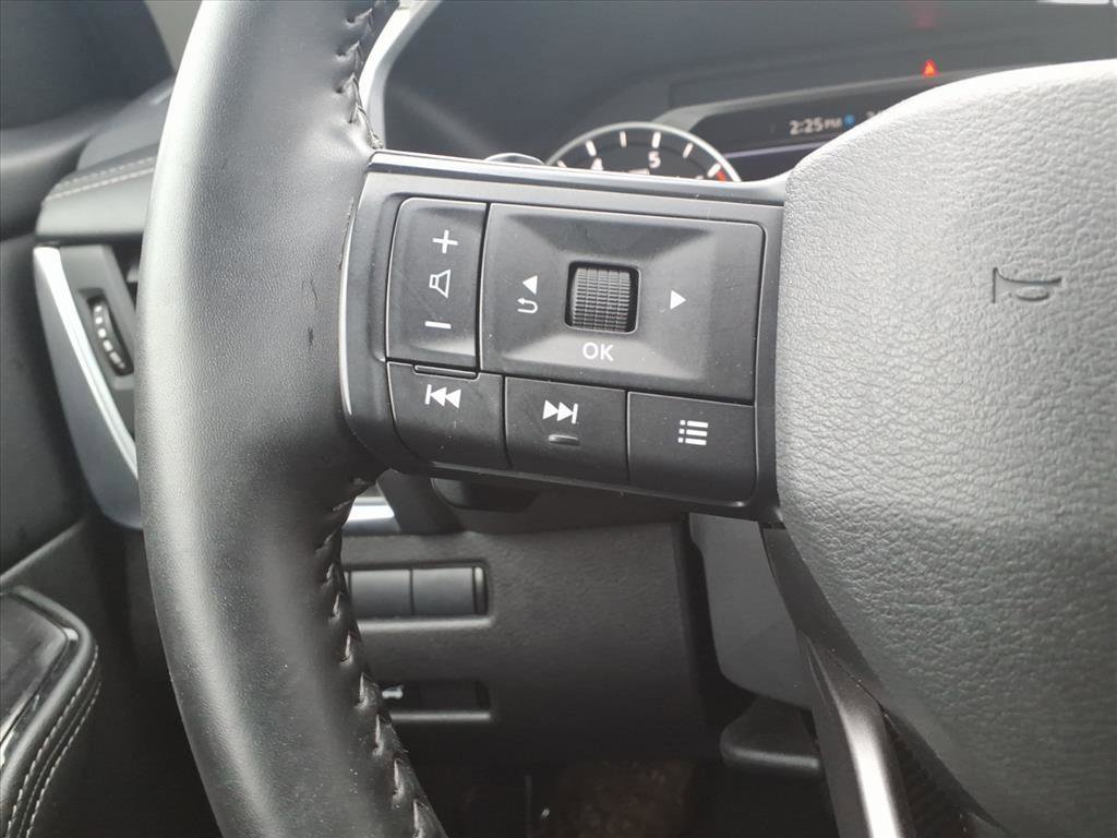 Used 2025 Nissan Rogue SV image 25