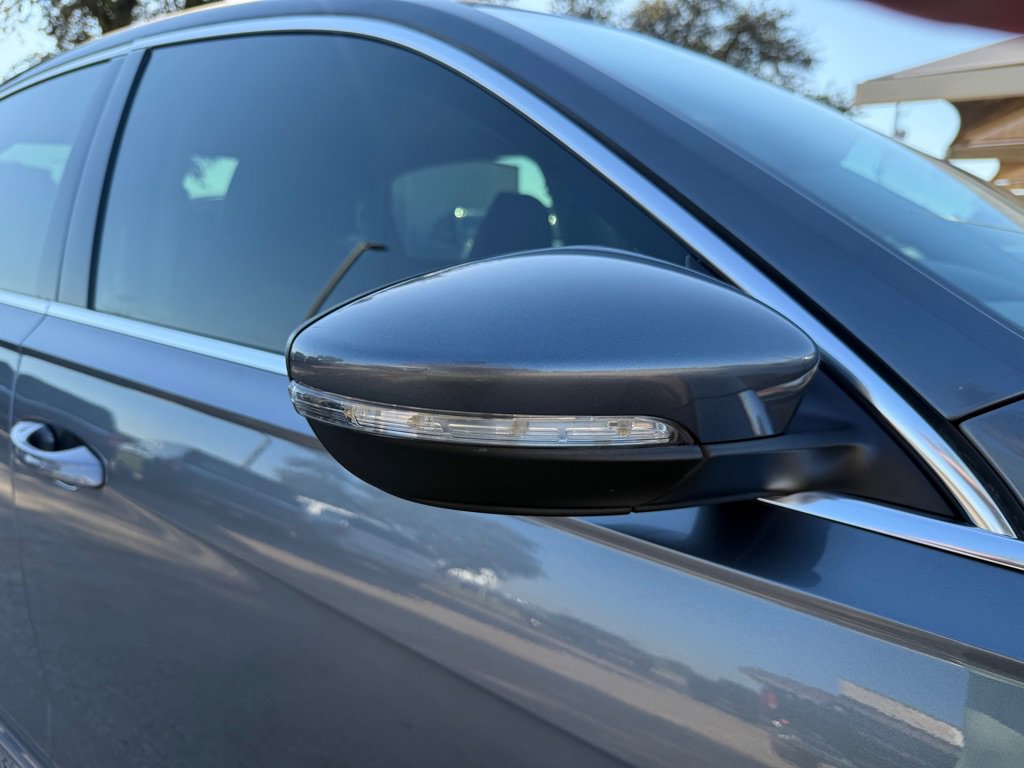 Used 2021 Volkswagen Passat 2.0T SE image 9