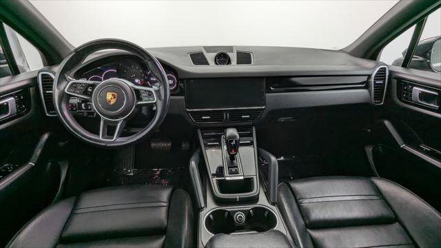 Used 2021 Porsche Cayenne w/ Premium Package AWD/4WD image 23