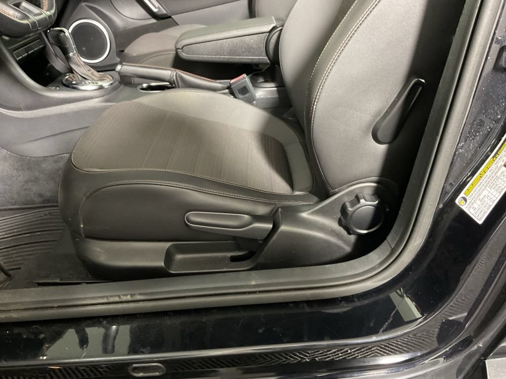 Used 2013 Volkswagen Beetle Turbo FWD image 21