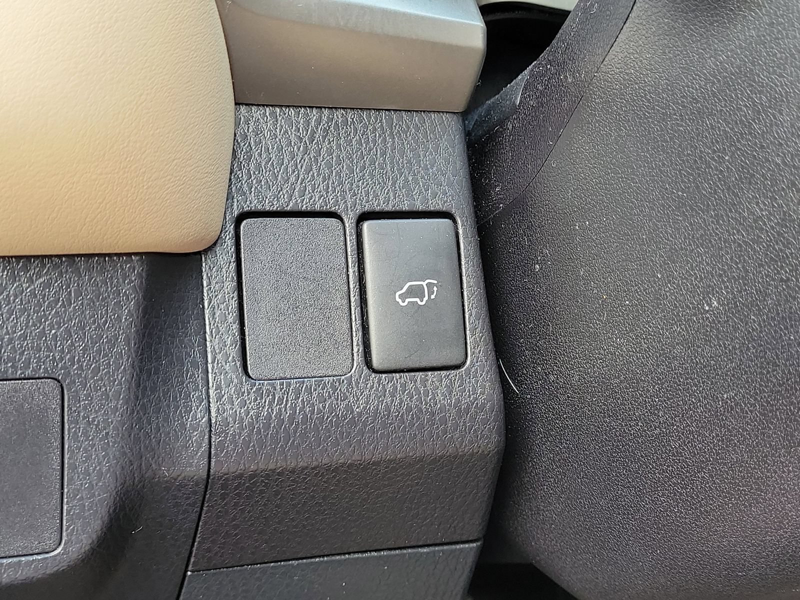 Used 2015 Toyota RAV4 Limited w/ Outdoor Package FWD image 28