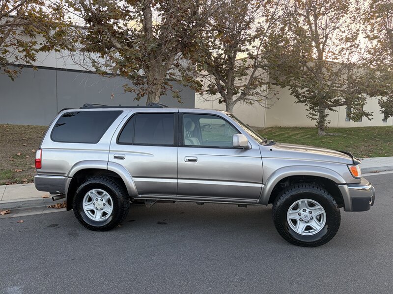 Used 2002 Toyota 4Runner SR5 w/ Upgrade Value Pkg 2 AWD/4WD image 2