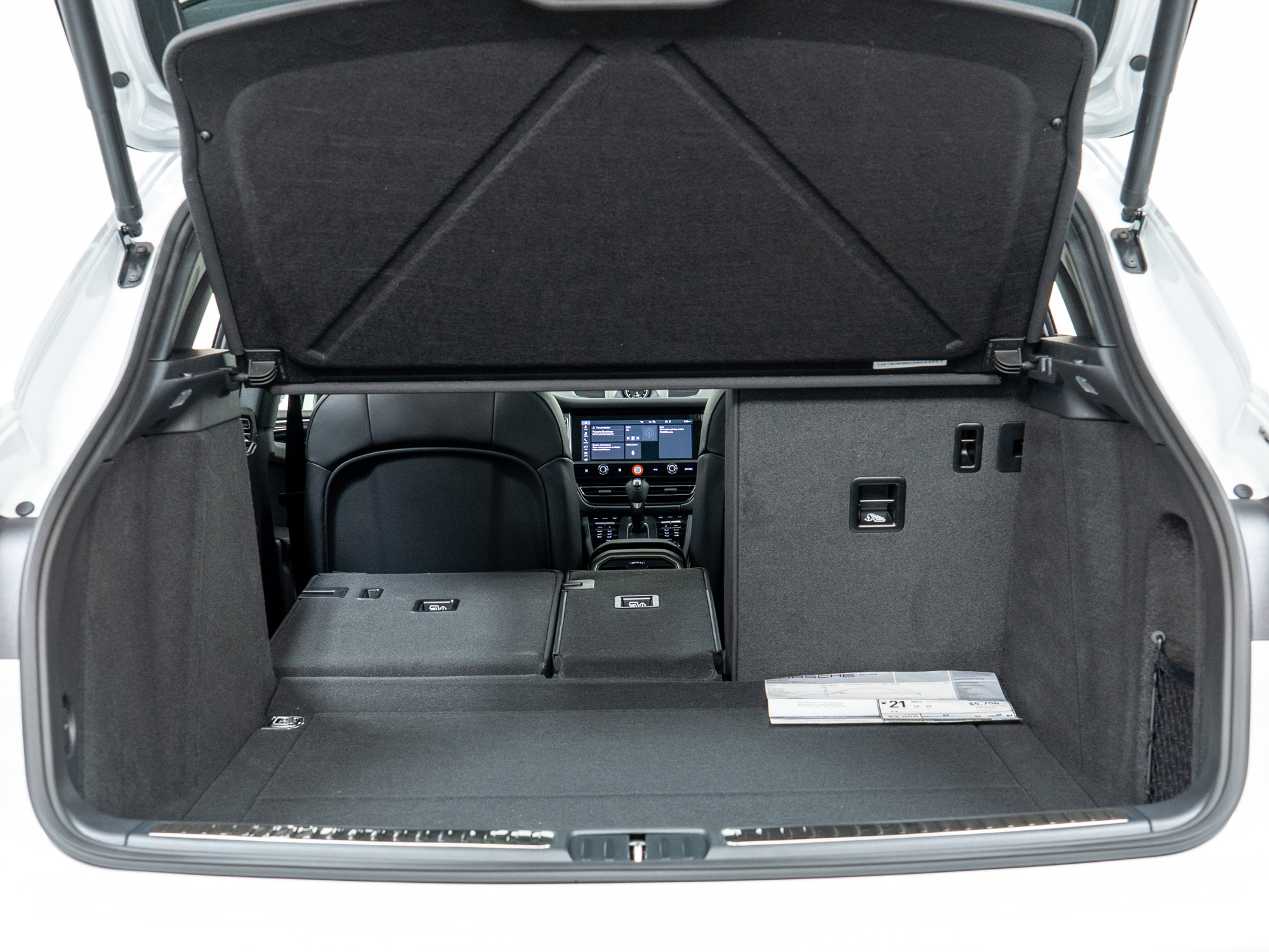 Certified 2025 Porsche Macan image 13