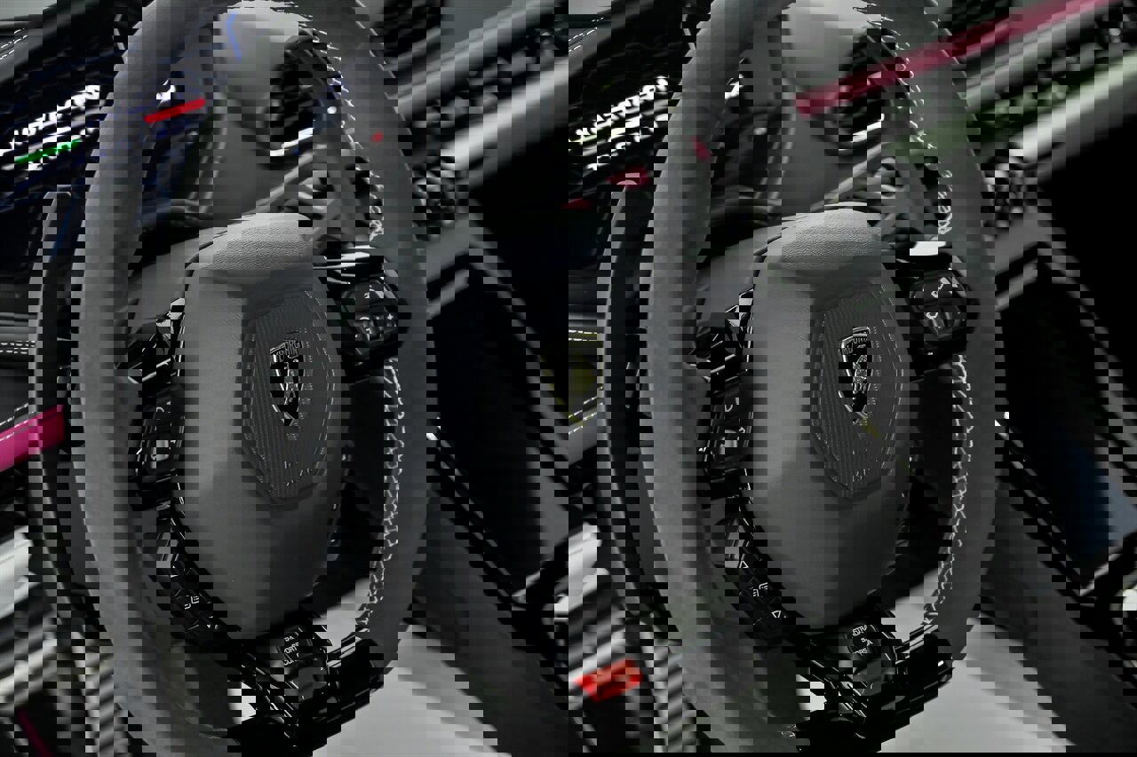 Used 2023 Lamborghini Huracan Tecnica image 25