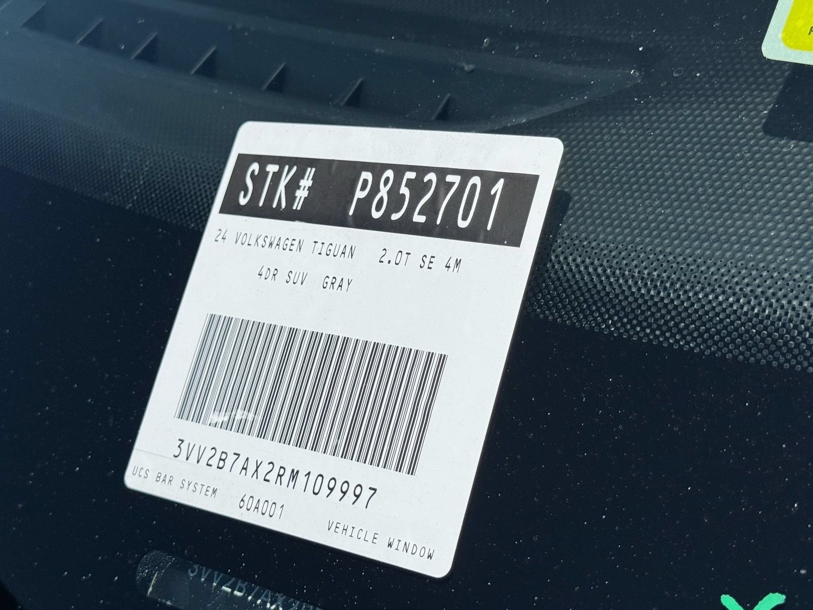 Used 2024 Volkswagen Tiguan SE AWD/4WD image 31