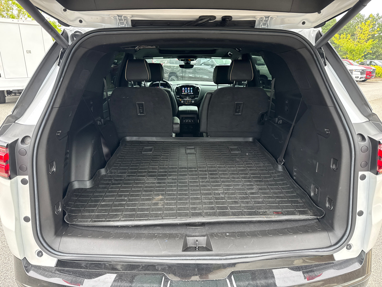 Used 2022 Chevrolet Traverse Premier w/ Redline Edition FWD image 21