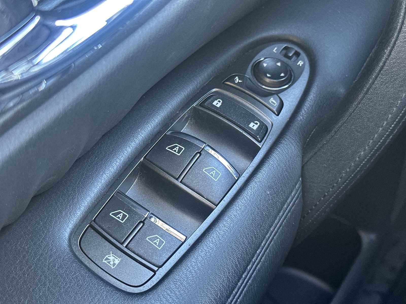 Used 2022 Nissan Armada SV image 15