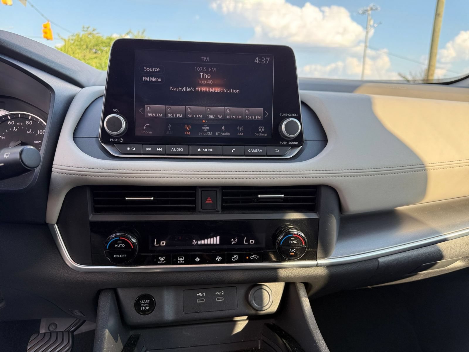 Used 2025 Nissan Rogue SV AWD/4WD image 16