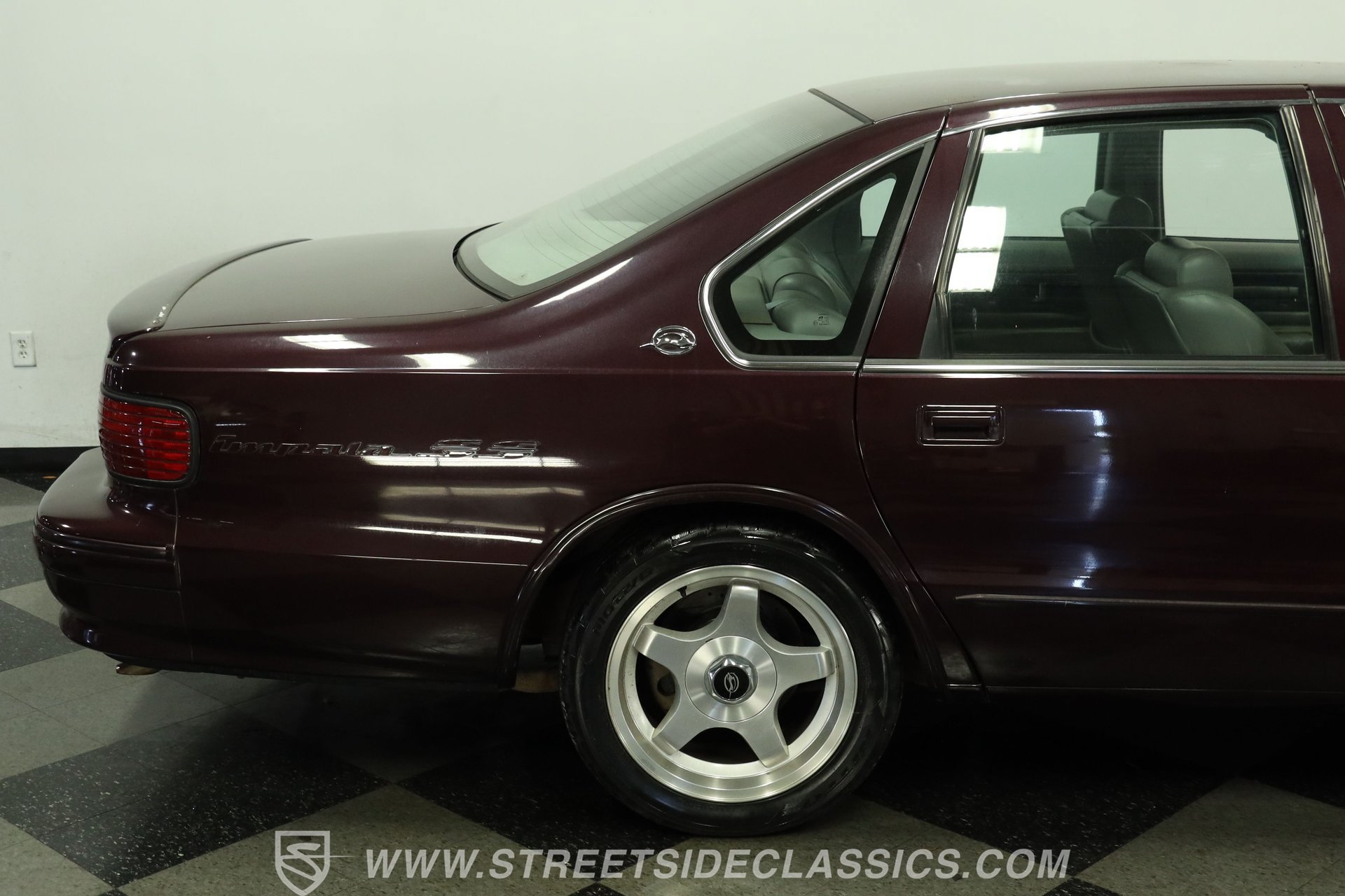 Used 1996 Chevrolet Impala SS RWD image 28