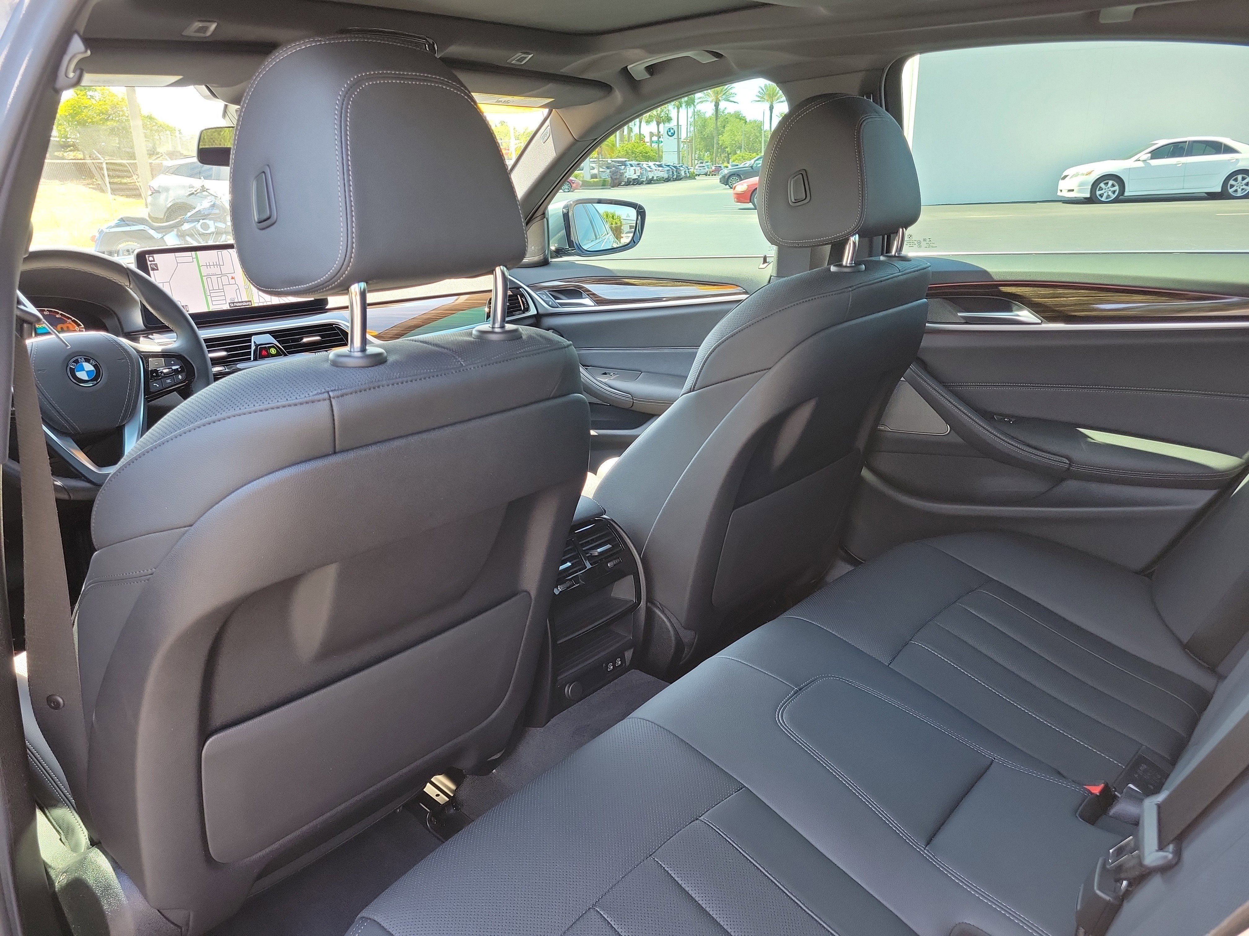 Used 2023 BMW 540i w/ Premium Package RWD image 11