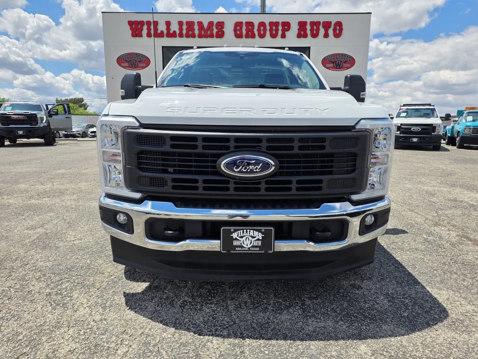 Used 2025 Ford F350 XL w/ FX4 Off-Road Package AWD/4WD image 2