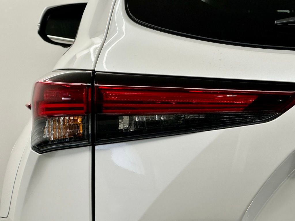 Used 2026 Toyota Highlander Platinum image 11