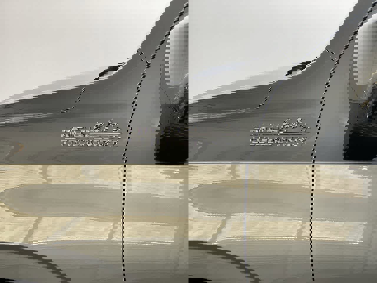 Used 2025 Chevrolet Tahoe High Country image 11