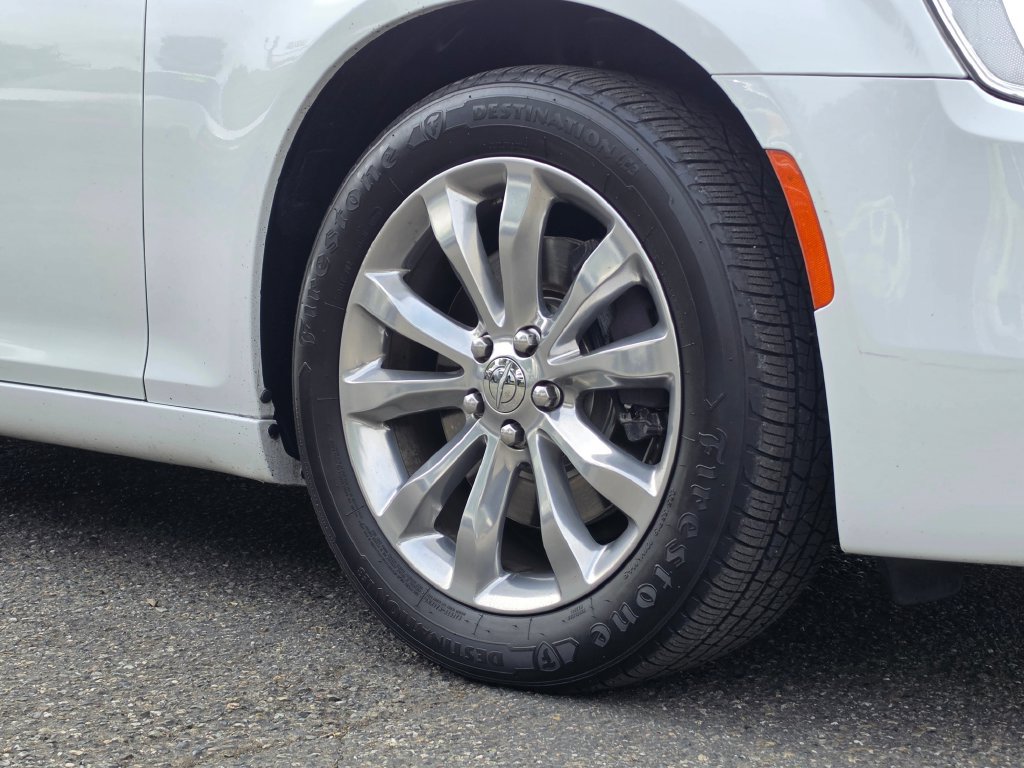 Used 2019 Chrysler 300 Limited AWD/4WD image 11
