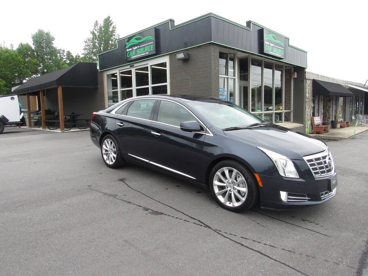 Used 2013 Cadillac XTS Luxury w/ Driver Awareness Package FWD image 2