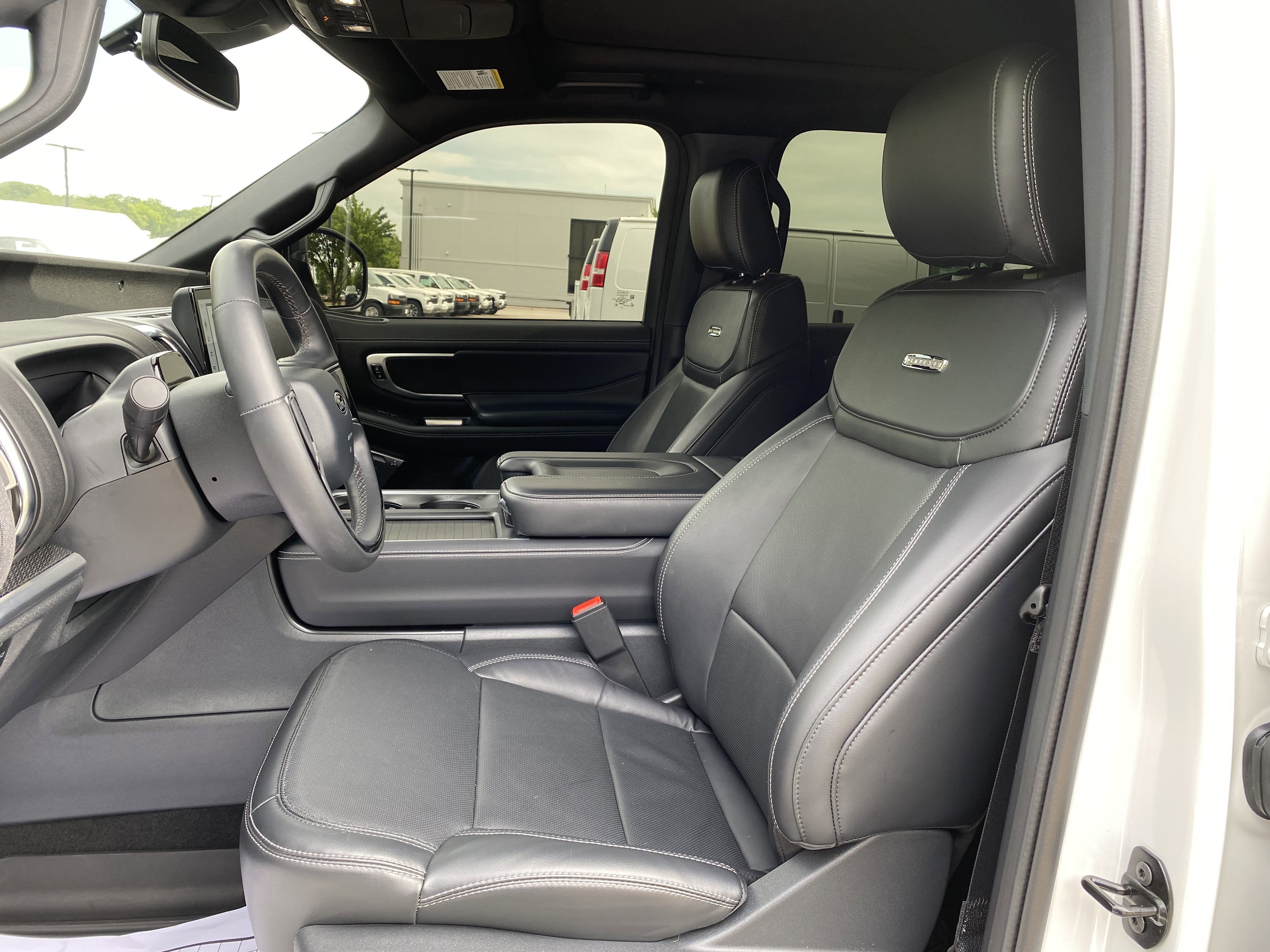 Used 2025 Ford Expedition Max Platinum w/ Stealth Performance Package AWD/4WD image 16