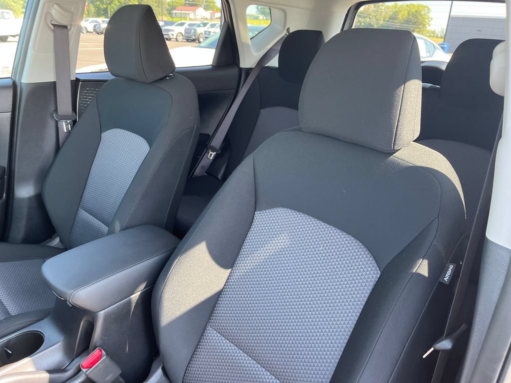 Used 2025 Kia Soul LX w/ LX Technology Package FWD image 12