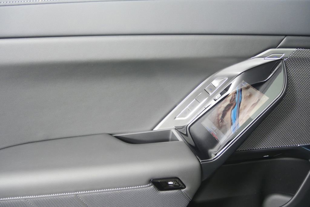 Used 2026 BMW 750e xDrive image 14