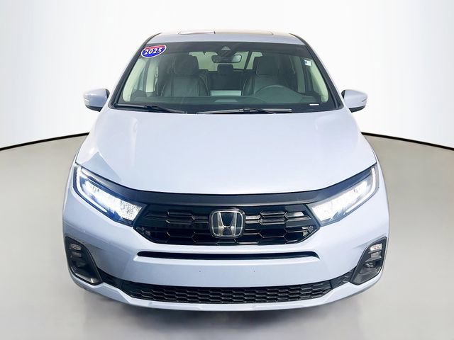Used 2025 Honda Odyssey Touring image 3