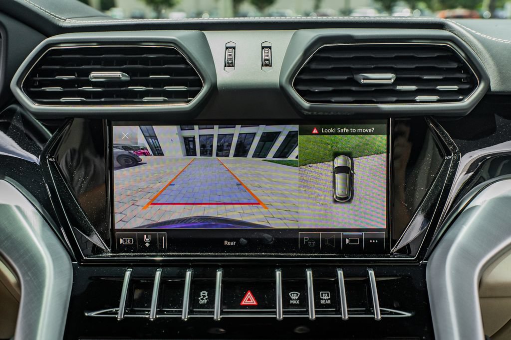 Used 2021 Lamborghini Urus AWD/4WD image 29